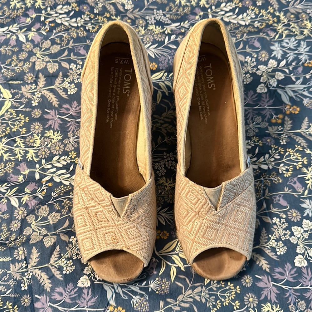 Tom’s wedge sandals